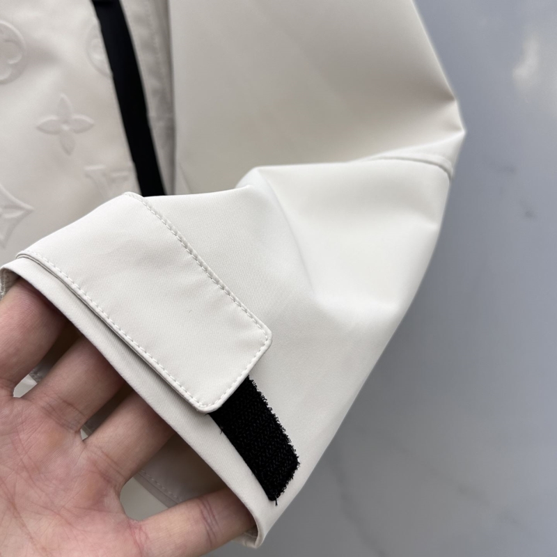 l0vis Vvtt0n outwear